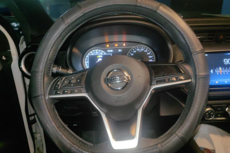 Used Nissan Kicks 2018 1.5L CVT Smart Connect Luxury Edition Steering Wheel
