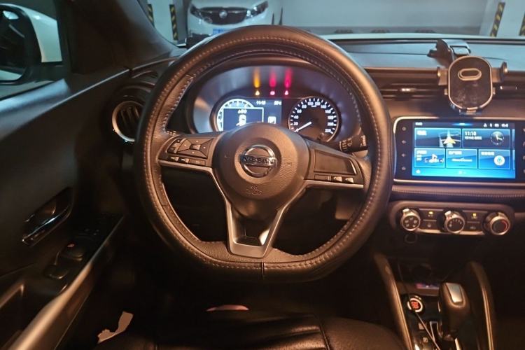 Used Nissan Kicks 2018 1.5L CVT Smart Connect Luxury Edition Steering Wheel