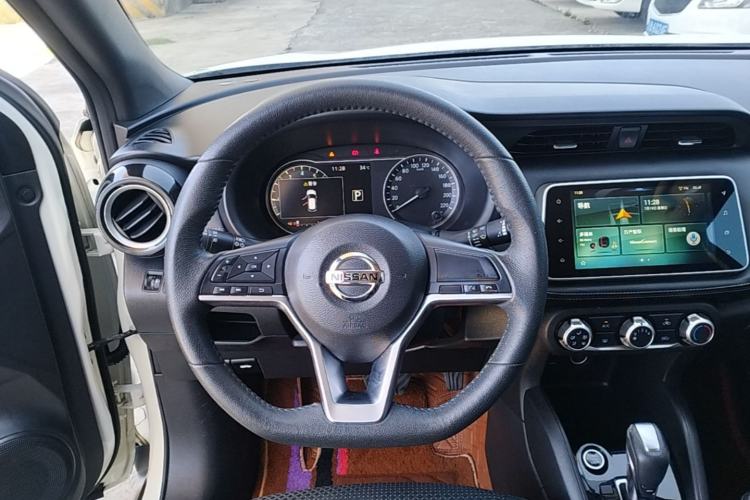 Used Nissan Kicks 2018 1.5L CVT Smart Connect Luxury Edition Steering Wheel