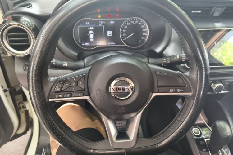 Used Nissan Kicks 2018 1.5L CVT Smart Connect Luxury Edition Steering Wheel