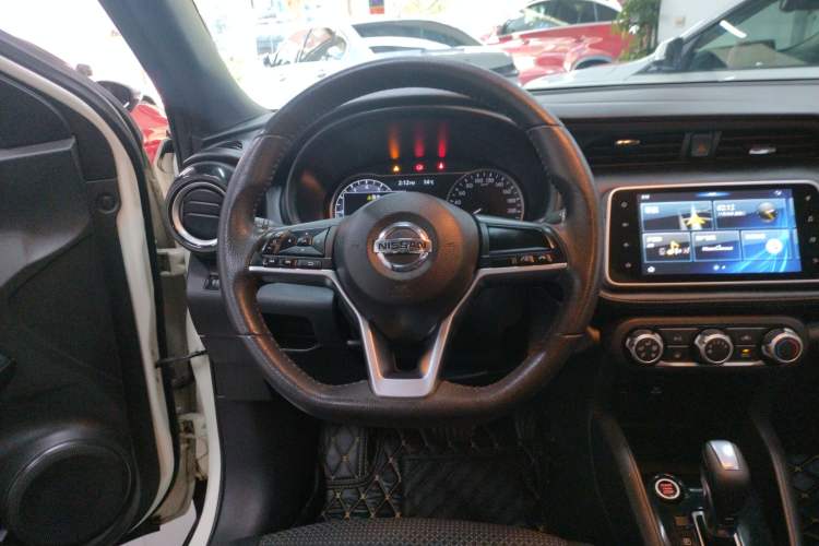 Used Nissan Kicks 2018 1.5L CVT Smart Connect Luxury Edition Steering Wheel