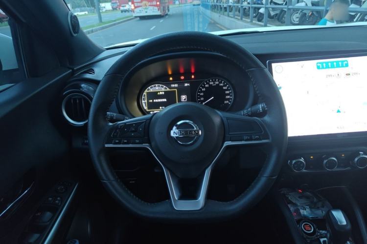 Used Nissan Kicks 2018 1.5L CVT Smart Connect Luxury Edition Steering Wheel