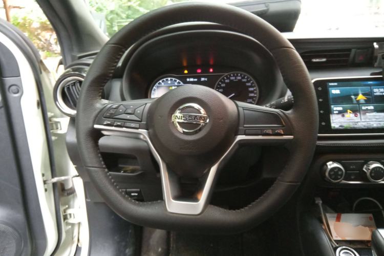 Used Nissan Kicks 2018 1.5L CVT Smart Connect Luxury Edition Steering Wheel