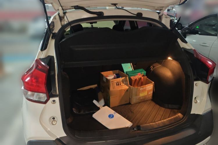Used Nissan Kicks 2018 1.5L CVT Smart Connect Luxury Edition Trunk