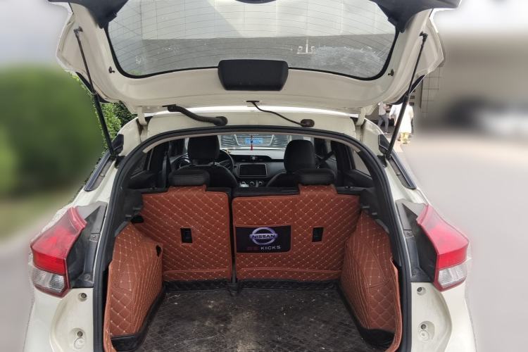 Used Nissan Kicks 2018 1.5L CVT Smart Connect Luxury Edition Trunk