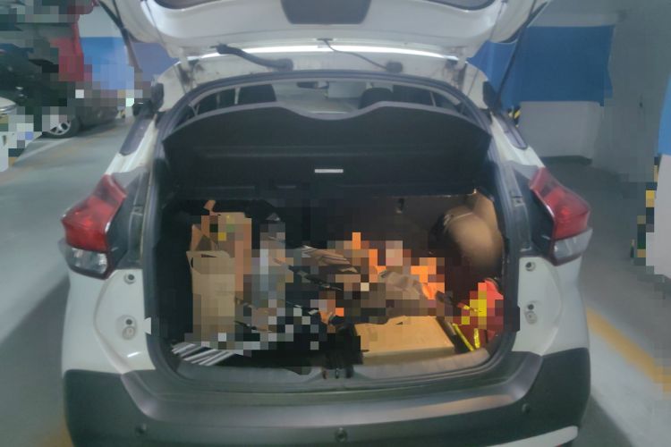 Used Nissan Kicks 2018 1.5L CVT Smart Connect Luxury Edition Trunk