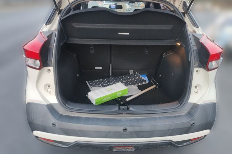 Used Nissan Kicks 2018 1.5L CVT Smart Connect Luxury Edition Trunk