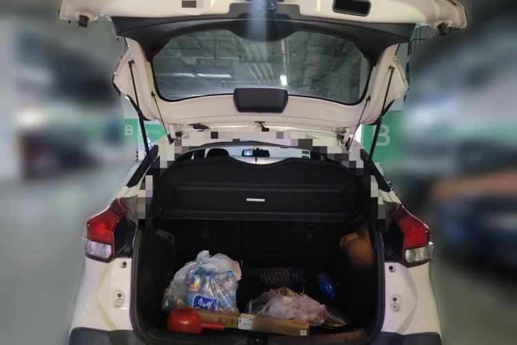 Used Nissan Kicks 2018 1.5L CVT Smart Connect Luxury Edition Trunk