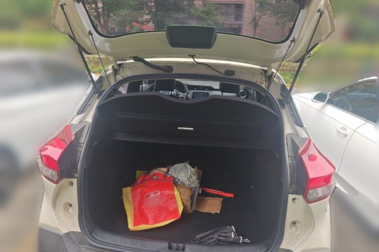 Used Nissan Kicks 2018 1.5L CVT Smart Connect Luxury Edition Trunk