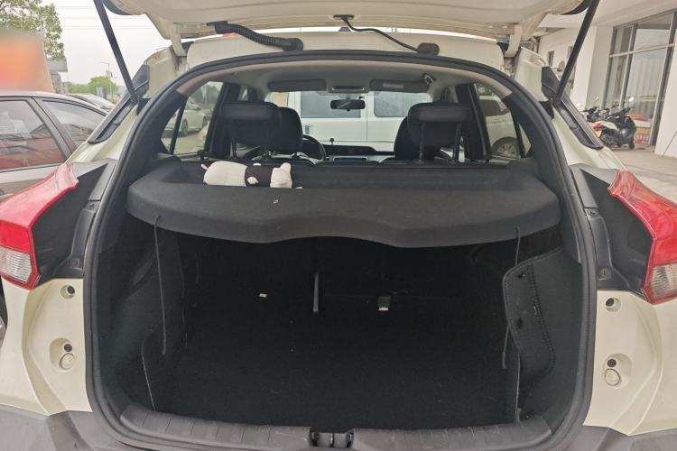 Used Nissan Kicks 2018 1.5L CVT Smart Connect Luxury Edition Trunk