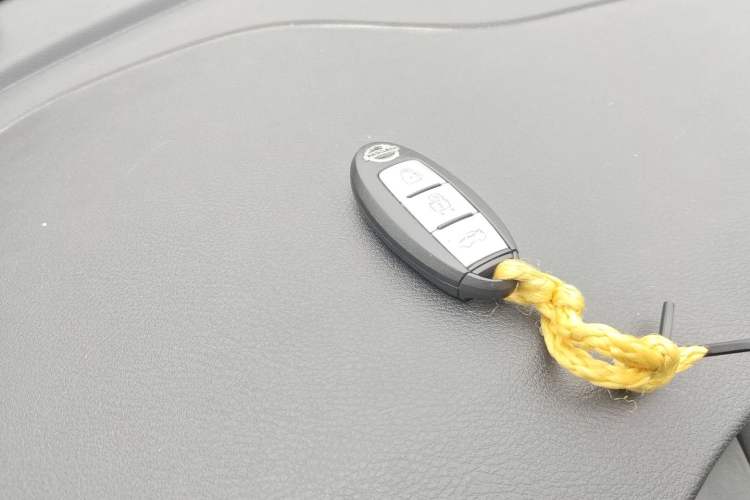 Used Nissan Kicks 2018 1.5L CVT Smart Connect Luxury Edition Vehicle Key