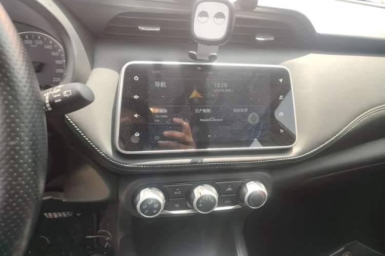 Used Nissan Kicks 2018 1.5L CVT Smart Connect Luxury Edition Audio And AC Panel