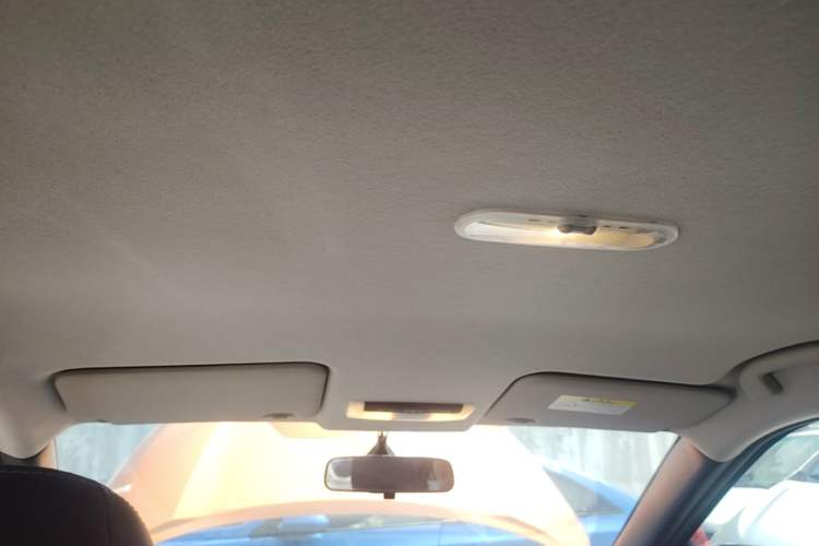Used Nissan Kicks 2018 1.5L CVT Smart Connect Luxury Edition Headliner