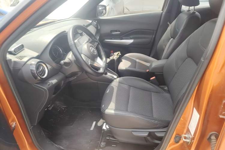 Used Nissan Kicks 2018 1.5L CVT Smart Connect Luxury Edition Left Front Seat