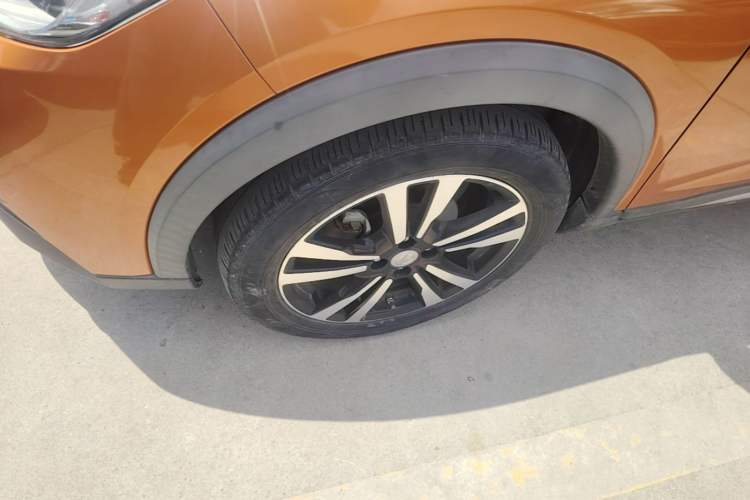 Used Nissan Kicks 2018 1.5L CVT Smart Connect Luxury Edition Left Front Wheel Hub
