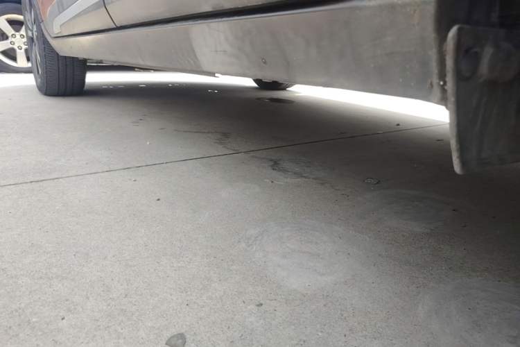 Used Nissan Kicks 2018 1.5L CVT Smart Connect Luxury Edition Left Side Sill