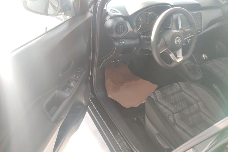 Used Nissan Kicks 2019 1.5L Manual Cool Edition Driver Seat