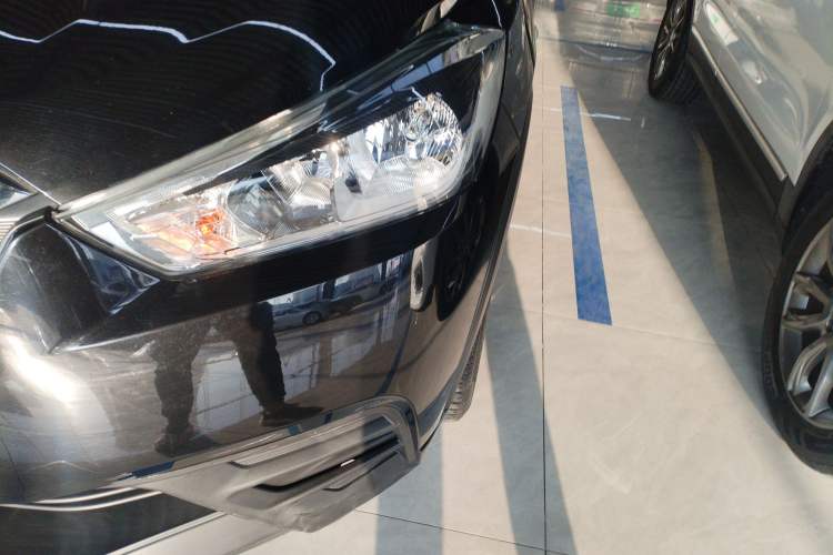 Used Nissan Kicks 2019 1.5L Manual Cool Edition Left Front Headlight