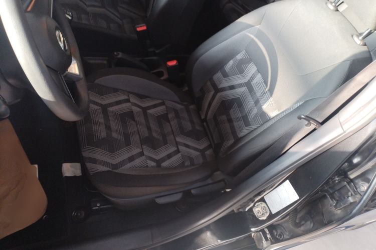 Used Nissan Kicks 2019 1.5L Manual Cool Edition Left Front Seat