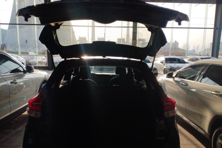 Used Nissan Kicks 2019 1.5L Manual Cool Edition Trunk