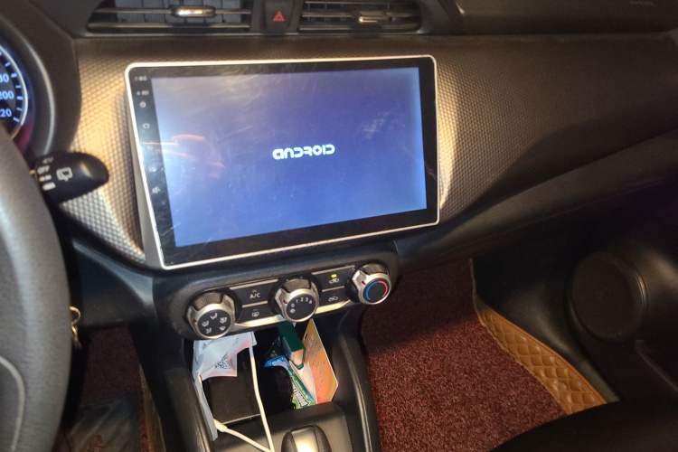 Used Nissan Kicks 2019 1.5L CVT Cool Enjoy Edition Audio And AC Panel