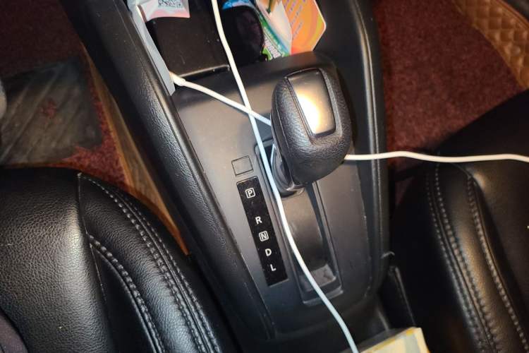 Used Nissan Kicks 2019 1.5L CVT Cool Enjoy Edition Gear Lever