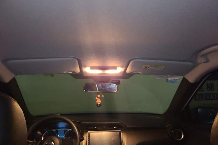 Used Nissan Kicks 2019 1.5L CVT Cool Enjoy Edition Headliner