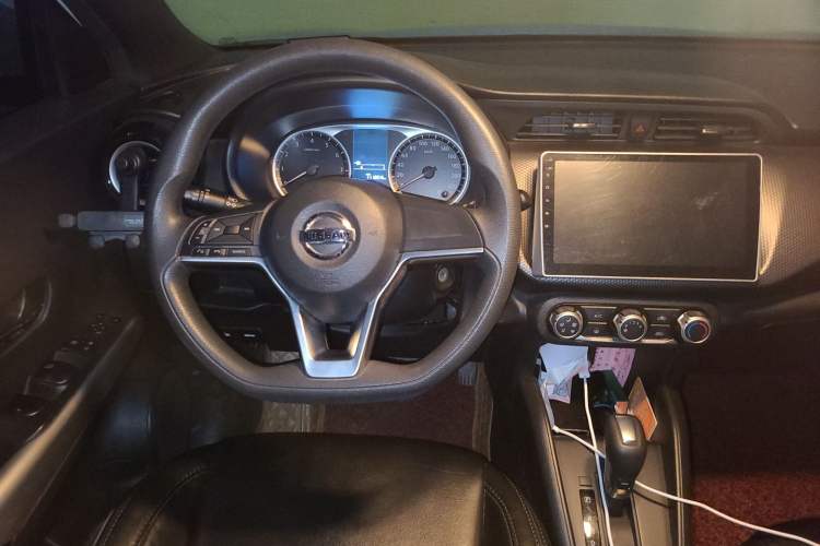 Used Nissan Kicks 2019 1.5L CVT Cool Enjoy Edition Steering Wheel