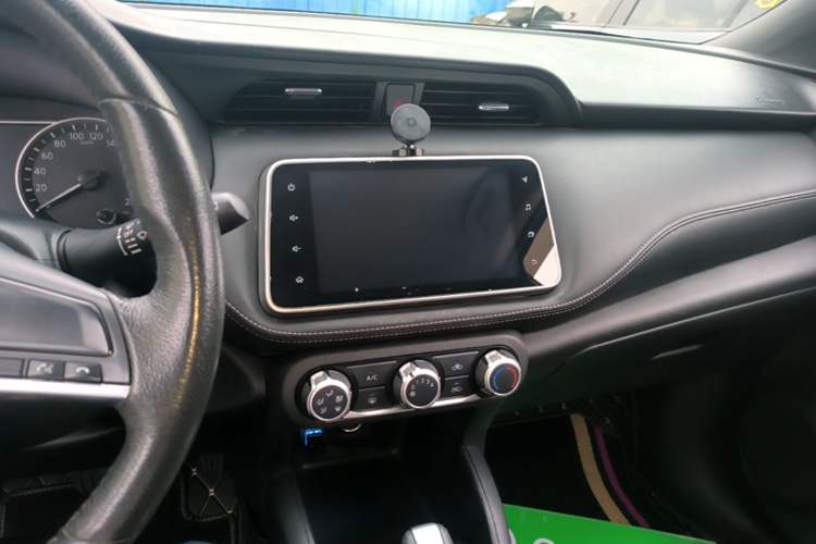 Used Nissan Kicks 2019 1.5L CVT Smart Connect Luxury Edition Audio And AC Panel