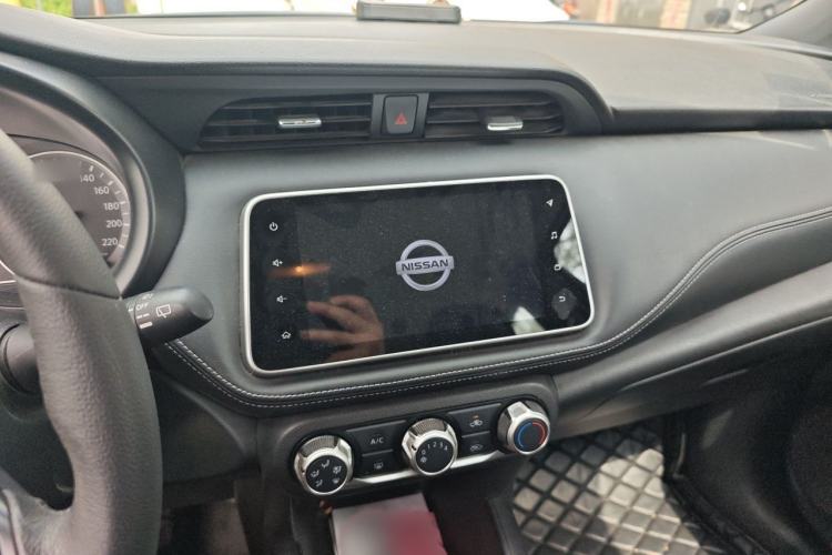 Used Nissan Kicks 2019 1.5L CVT Smart Connect Luxury Edition Audio And AC Panel