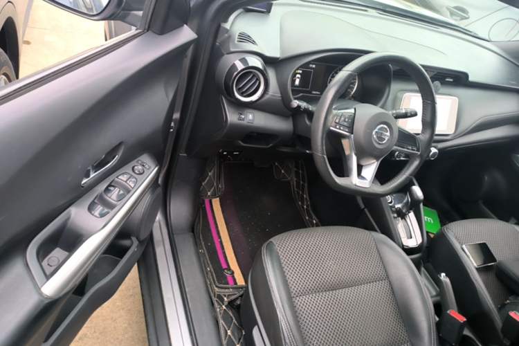 Used Nissan Kicks 2019 1.5L CVT Smart Connect Luxury Edition Driver Seat