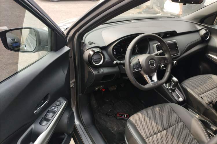 Used Nissan Kicks 2019 1.5L CVT Smart Connect Luxury Edition Driver Seat