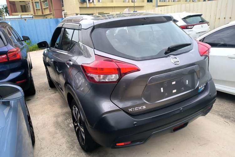 Used Nissan Kicks 2019 1.5L CVT Smart Connect Luxury Edition Exterior 2