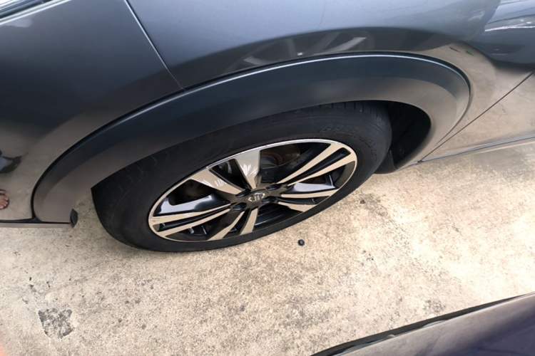 Used Nissan Kicks 2019 1.5L CVT Smart Connect Luxury Edition Exterior 4