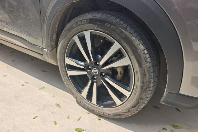 Used Nissan Kicks 2019 1.5L CVT Smart Connect Luxury Edition Exterior 7
