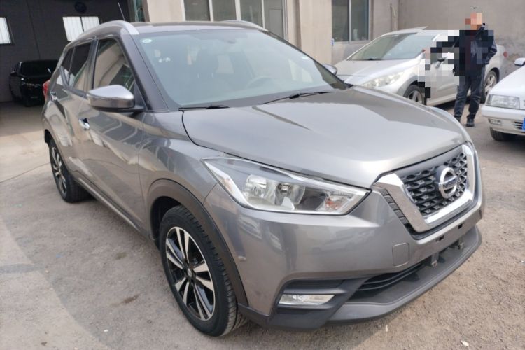 Used Nissan Kicks 2019 1.5L CVT Smart Connect Luxury Edition Front Right 45 Deg