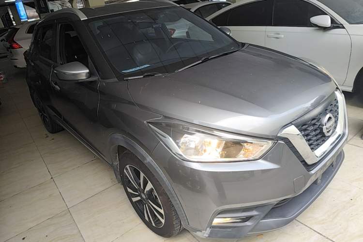Used Nissan Kicks 2019 1.5L CVT Smart Connect Luxury Edition Front Right 45 Deg