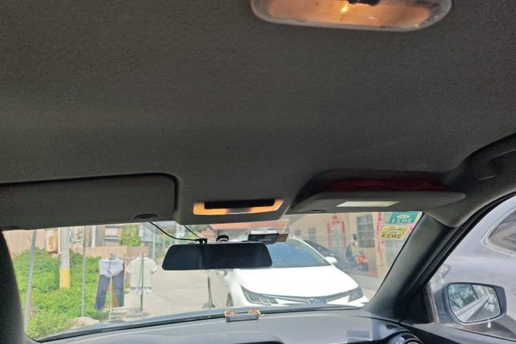 Used Nissan Kicks 2019 1.5L CVT Smart Connect Luxury Edition Headliner