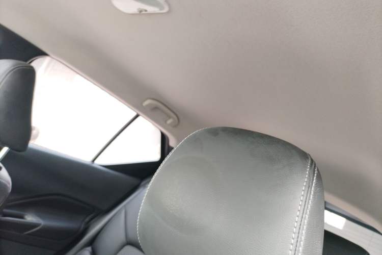 Used Nissan Kicks 2019 1.5L CVT Smart Connect Luxury Edition Headliner