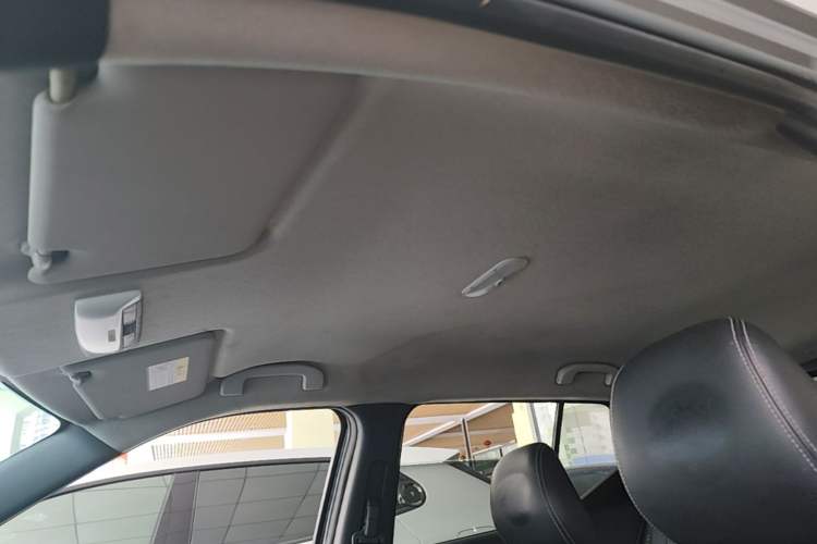 Used Nissan Kicks 2019 1.5L CVT Smart Connect Luxury Edition Headliner