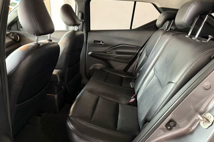 Used Nissan Kicks 2019 1.5L CVT Cool Enjoy Edition Interior 3