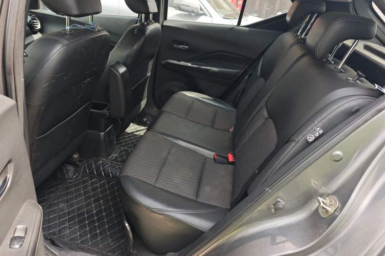 Used Nissan Kicks 2019 1.5L CVT Smart Connect Luxury Edition Interior 4