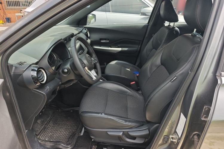 Used Nissan Kicks 2019 1.5L CVT Smart Connect Luxury Edition Left Front Seat