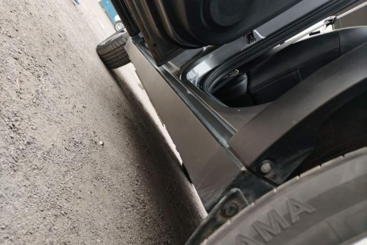 Used Nissan Kicks 2019 1.5L CVT Smart Connect Luxury Edition Left Side Sill
