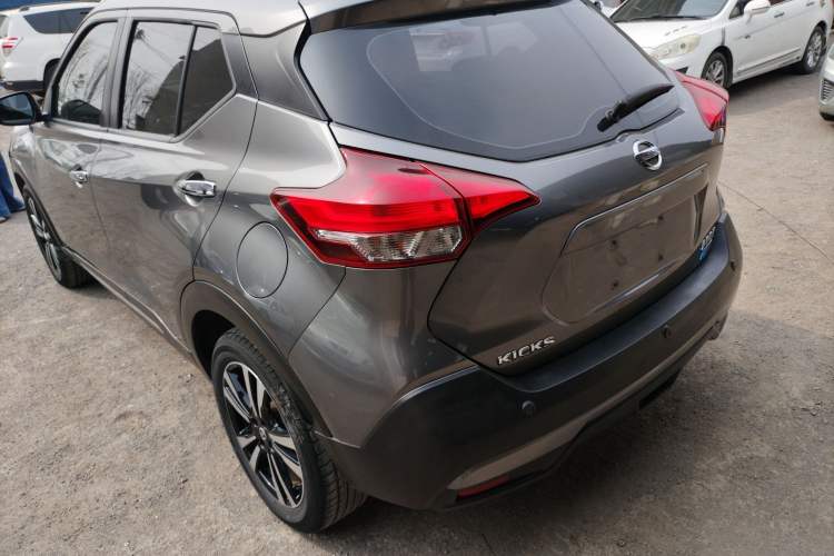 Used Nissan Kicks 2019 1.5L CVT Smart Connect Luxury Edition Rear Left 45 Deg