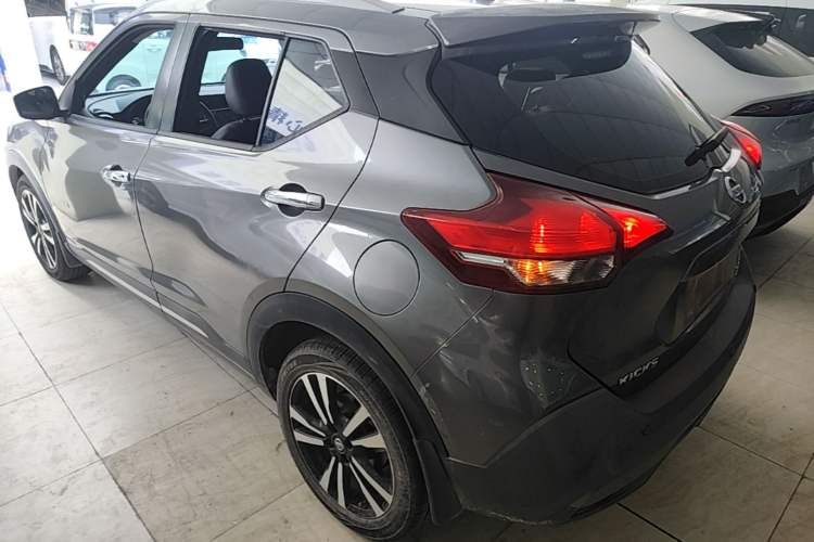 Used Nissan Kicks 2019 1.5L CVT Smart Connect Luxury Edition Rear Left 45 Deg