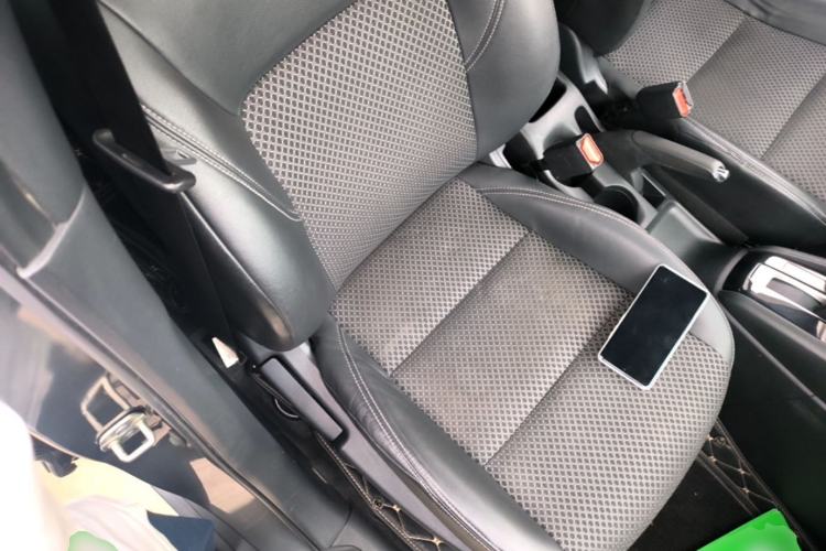 Used Nissan Kicks 2019 1.5L CVT Smart Connect Luxury Edition Right Front Seat
