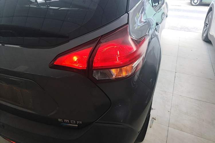 Used Nissan Kicks 2019 1.5L CVT Smart Connect Luxury Edition Right Rear Taillight