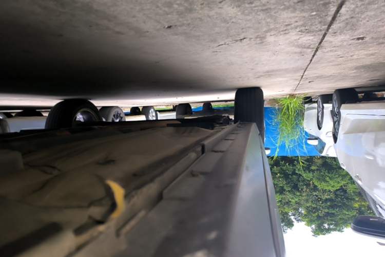 Used Nissan Kicks 2019 1.5L CVT Smart Connect Luxury Edition Right Side Sill
