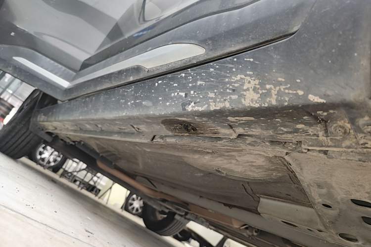 Used Nissan Kicks 2019 1.5L CVT Smart Connect Luxury Edition Right Side Sill